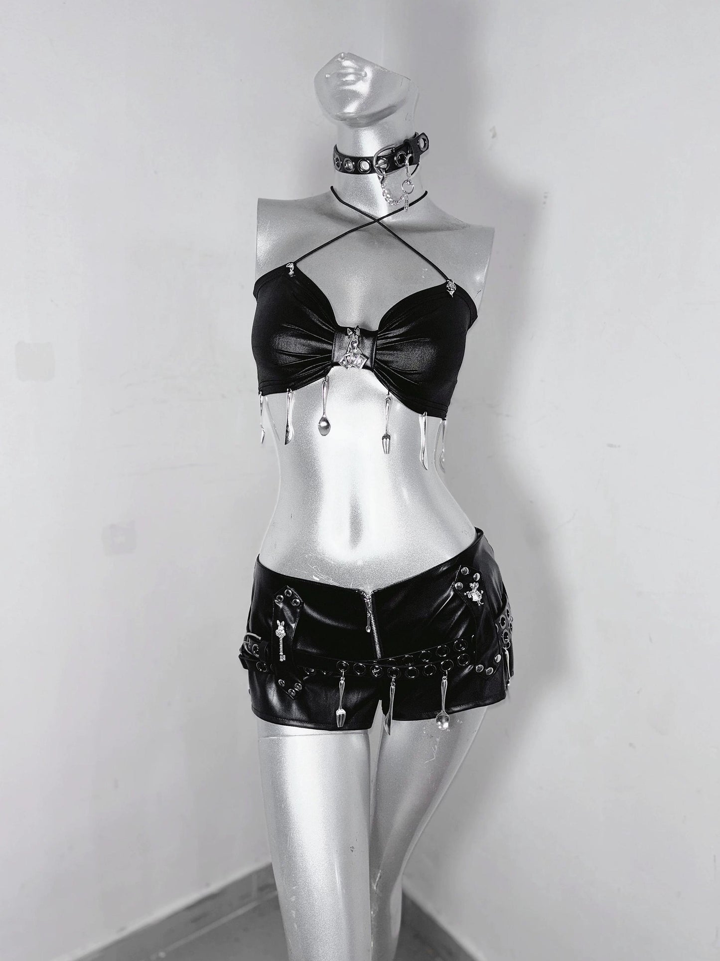 Y3K Ravewear Vegan Leather Set – Dark Alice in Wonderland Gothic Outfit, Black Festival Crop Top & Shorts, Cyber Grunge Clubwear