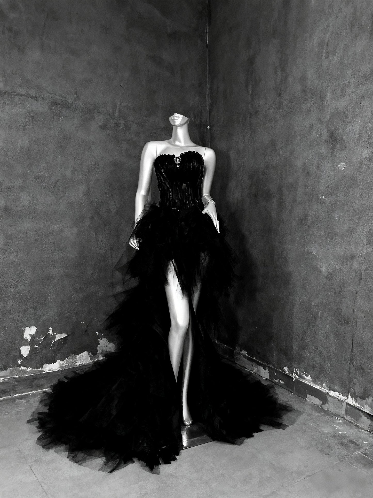 Dark Gothic Rave Festival Outfit – Black Feather Corset Gown with Dragon Wings, Fantasy Cage Skirt Dress for Halloween & Shows, Cosplay