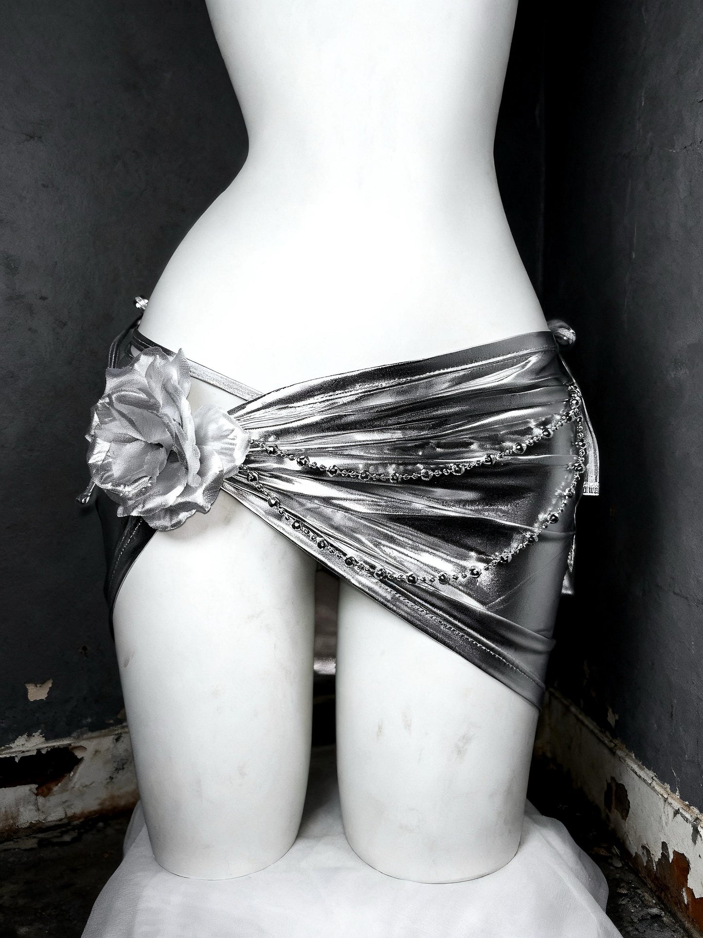 Silver Angel Rave Outfit – 3 Piece Set with Wings, Metallic Bra Skirt & Panties, Fairy Cosplay Festival Costume, Y3K, Ravewear, Burningman.