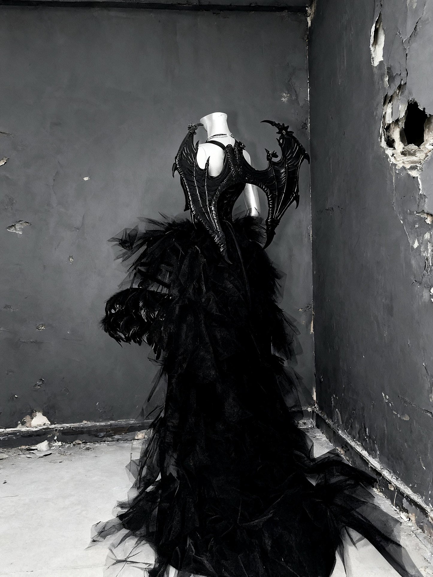 Dark Gothic Rave Festival Outfit – Black Feather Corset Gown with Dragon Wings, Fantasy Cage Skirt Dress for Halloween & Shows, Cosplay